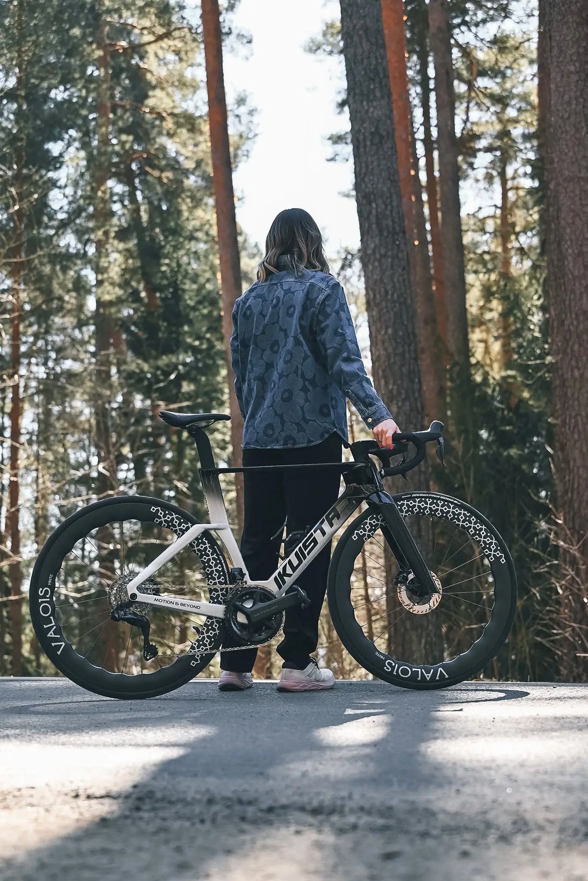 Road Bike vs Endurance Bike vs Gravel Bike: Which One Is Right for You? Ikuista