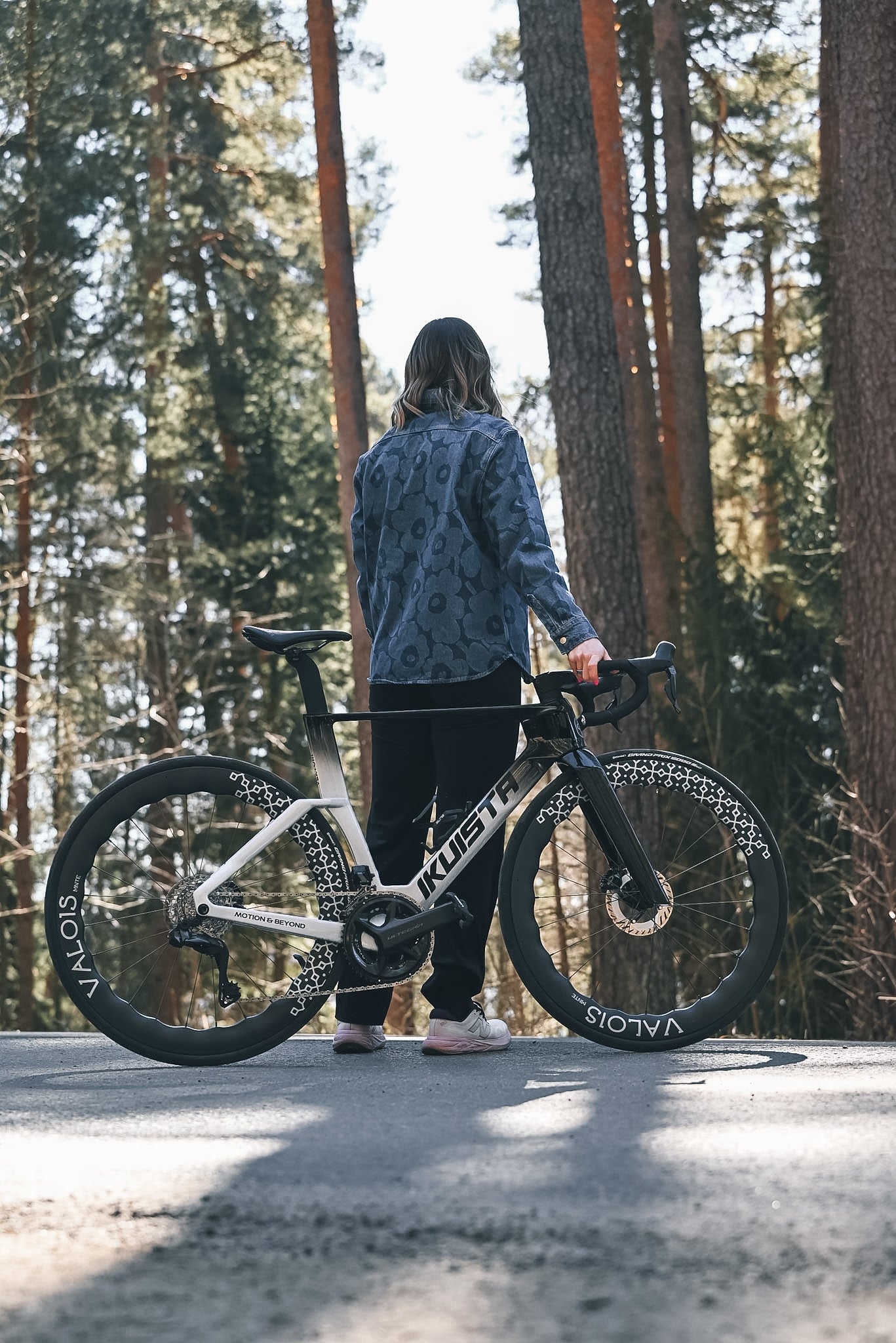 Road Bike vs Endurance Bike vs Gravel Bike: Which One Is Right for You? Ikuista