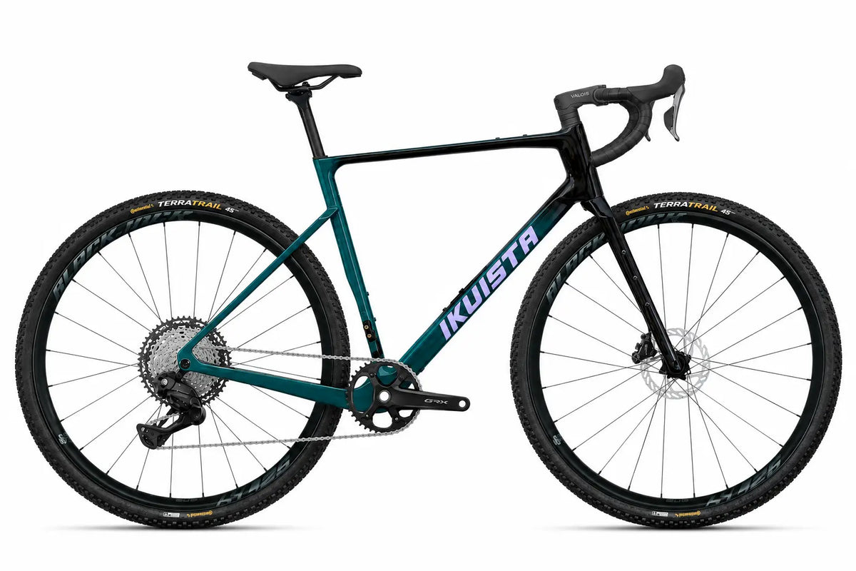 IKUISTA Halo carbon race gravel bike in Abyss Cyan with Shimano GRX 700 Di2, drive side view